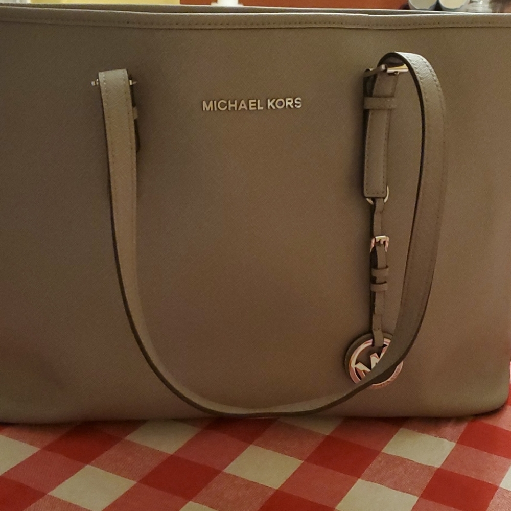 Michael Kors - Picture 1 of 6